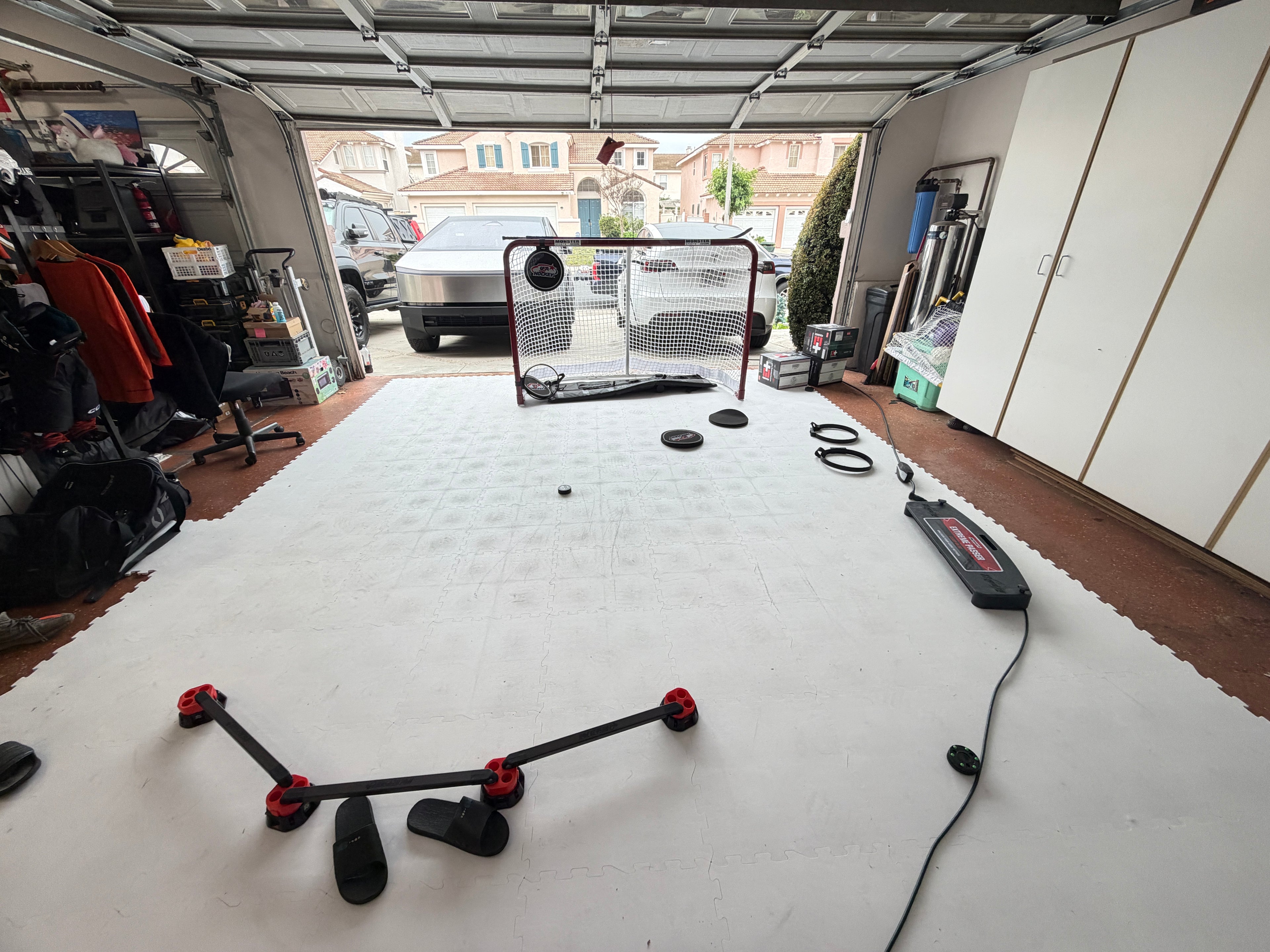 SYNTHETIC ICE TILE 10 PACK (21.5 SQ.FT)